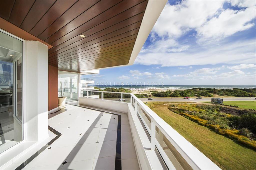 Hermoso triplex en venta en Aguas Azules, Punta