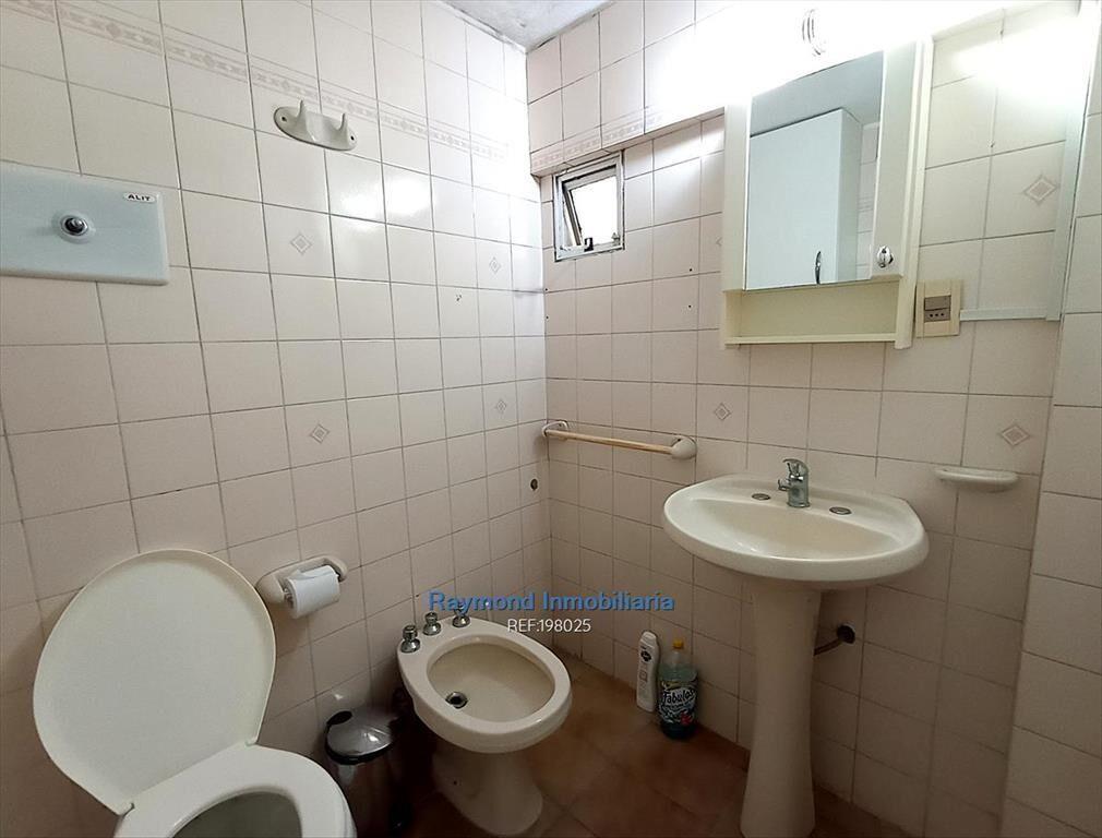A pasos Rambla con muebles. 1 Dor, baño, coc def, lavadero