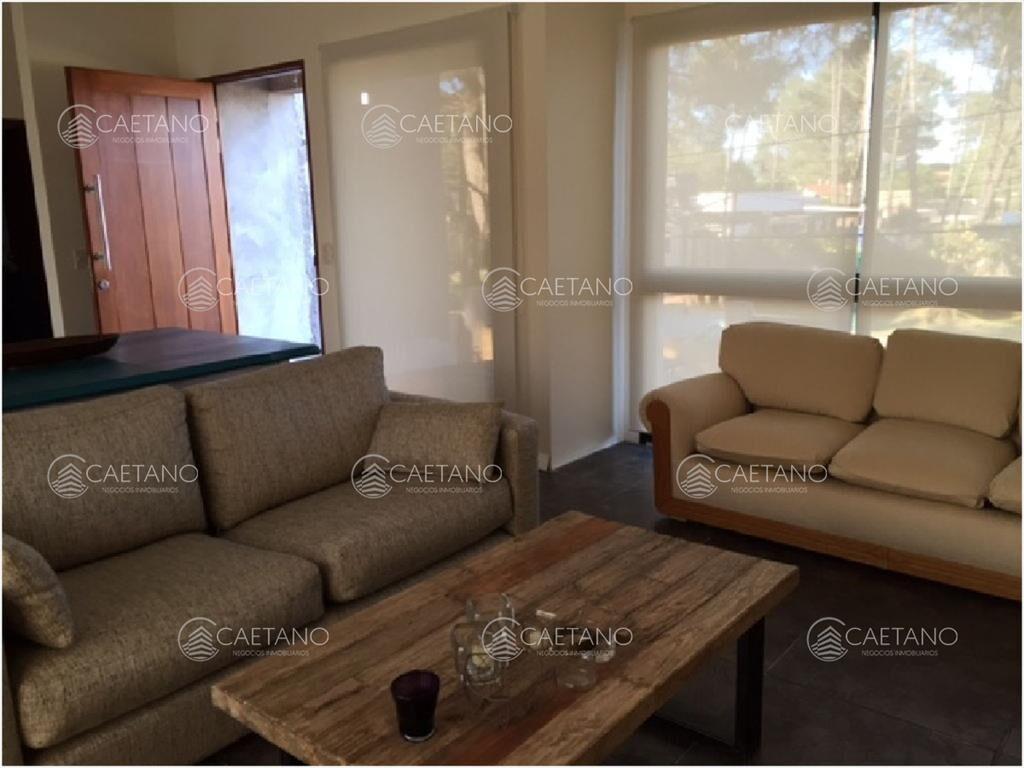 ALQUILO CASA CON CAPACIDAD PARA 8 PERSONAS EN DEL