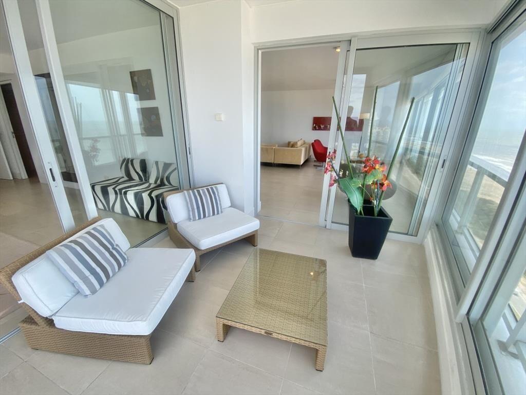 VENTA APARTAMENTO 3 DORMITORIOS + DEPENDENCIA -