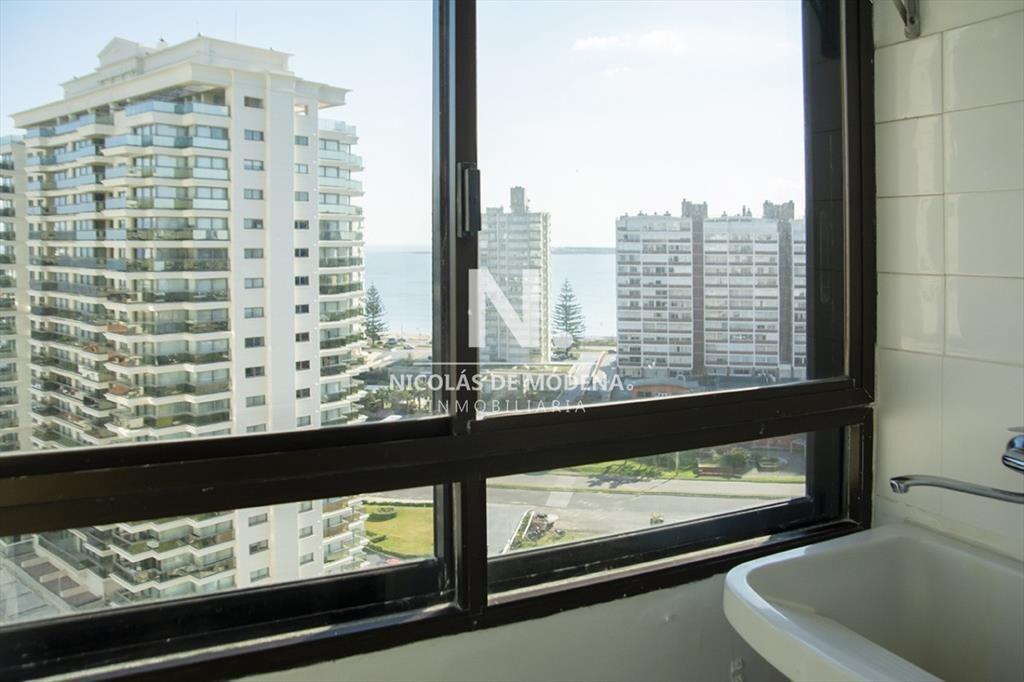 Departamento en venta frente al mar. Playa Brava,