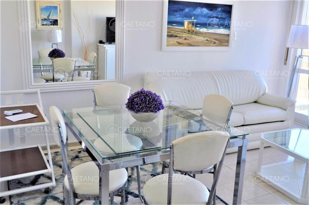 Venta apartamento 1 dormitorio frente al mar, playa mansa P