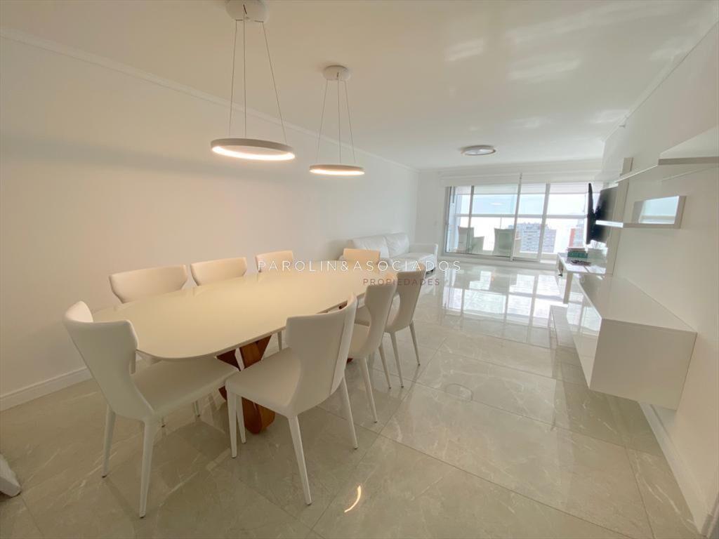 Apartamento de 3 dormitorios en venta en Miami