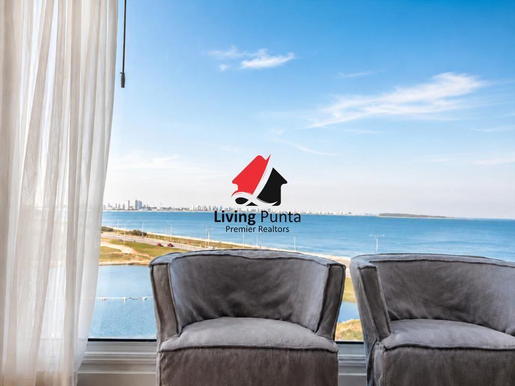 Vende apartamento con vista al mar de 3 suites,