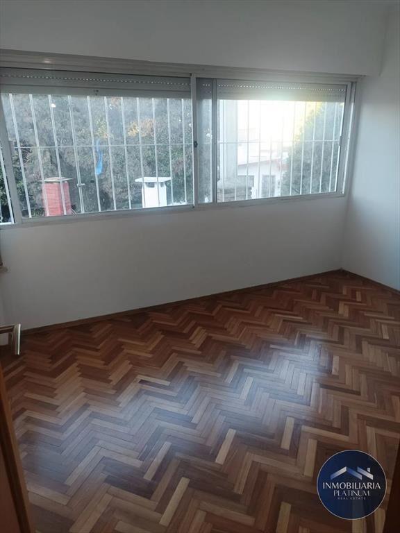 Apartamento duplex en alquiler con cochera cerca de nuev...