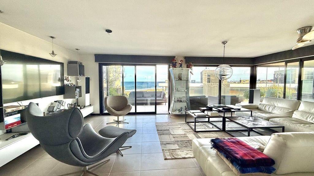 Penthouse frente al mar en el complejo Selenza, Punta del E