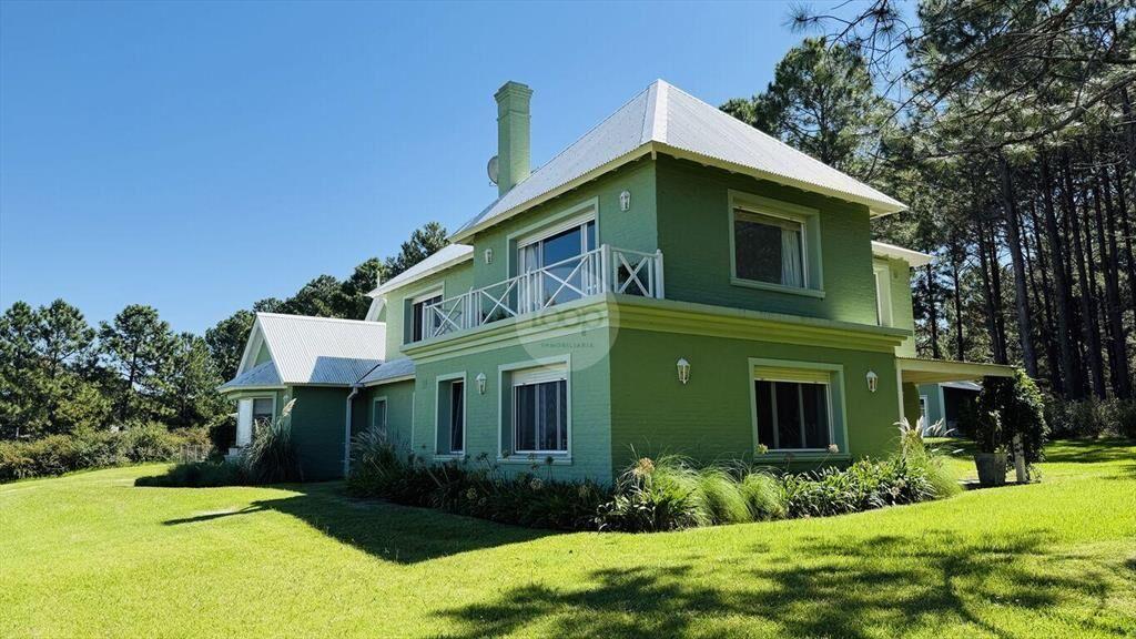 Venta casa Carmelo, barrio privado Club de Campo el Faro.