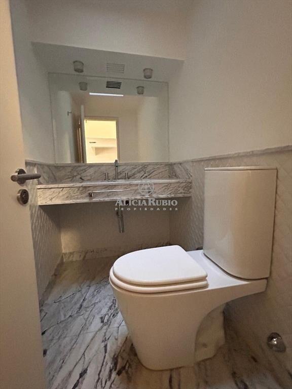 CASA DE REVISTA EN EL GOLF – 4 DORM. EN SUITE, 7 BAÑOS, ...