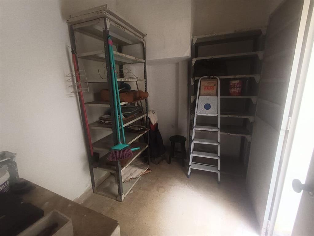 Mercedes y Yaguarón, amplio, balcón, vacío. Consulte.