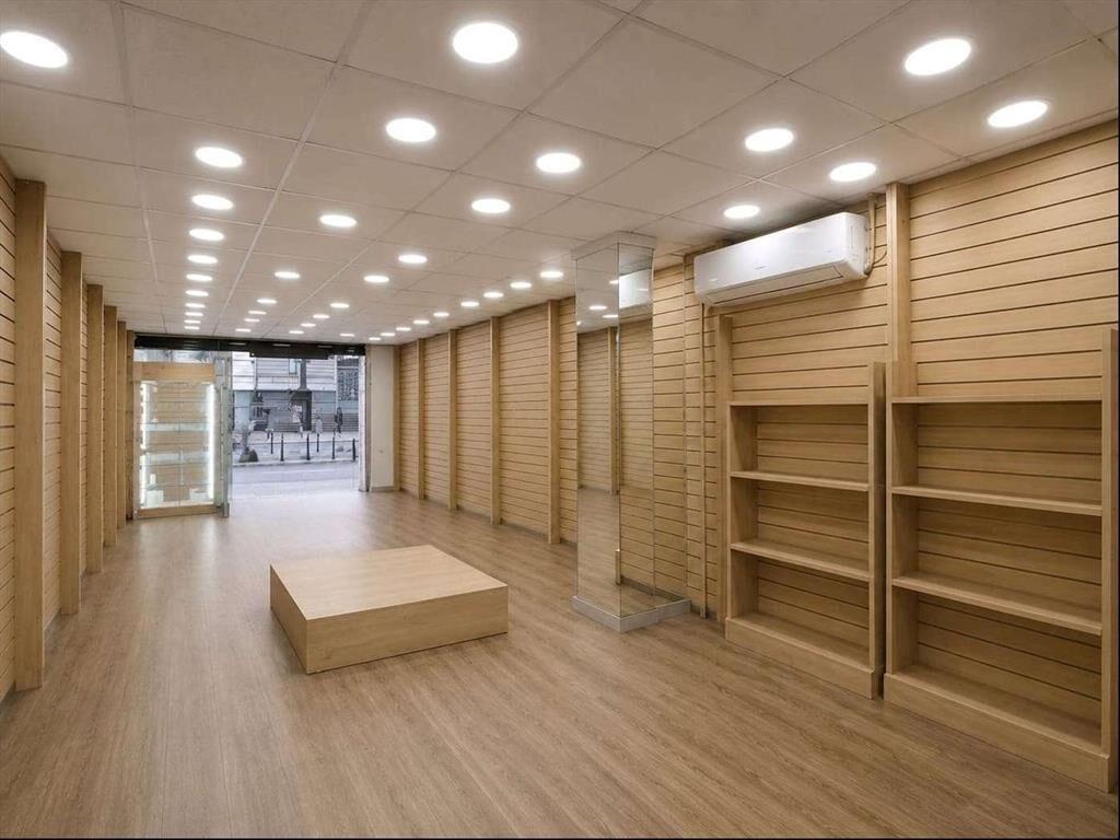 ALQUILER Local comercial de 270m2 en 18 de julio y Tristan