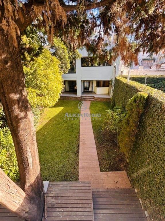 CASA DE REVISTA EN EL GOLF – 4 DORM. EN SUITE, 7 BAÑOS, ...