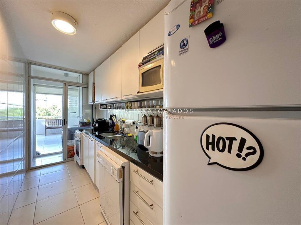 Apartamento en venta de 3 dormitorios con propio