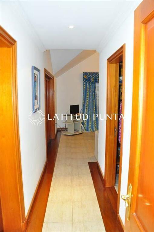 Casa en Mansa, 7 dormitorios a pasos del mar