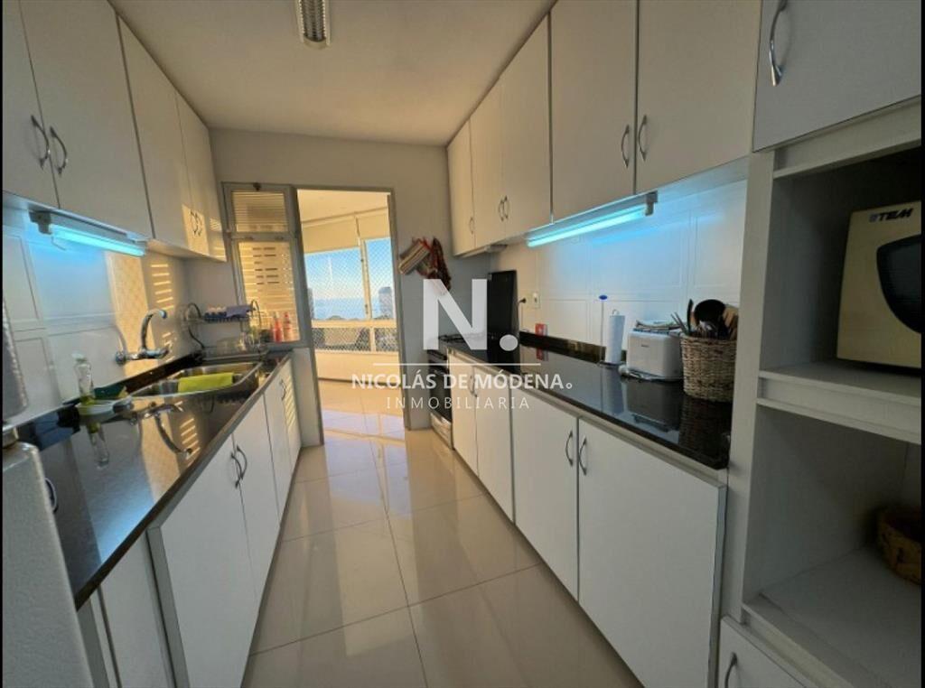 Oportunidad. Apartamento de 3 dormitorios , con ,