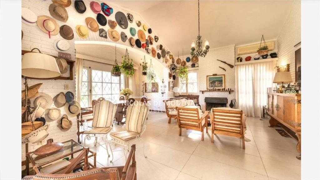 VENDE CASA DE 5 DORMITORIOS EN PLAYA MANSA, PUNTA