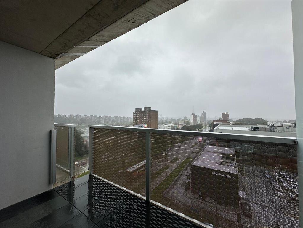 Se alquila Apartamento de un dormitorio con balcón a estren