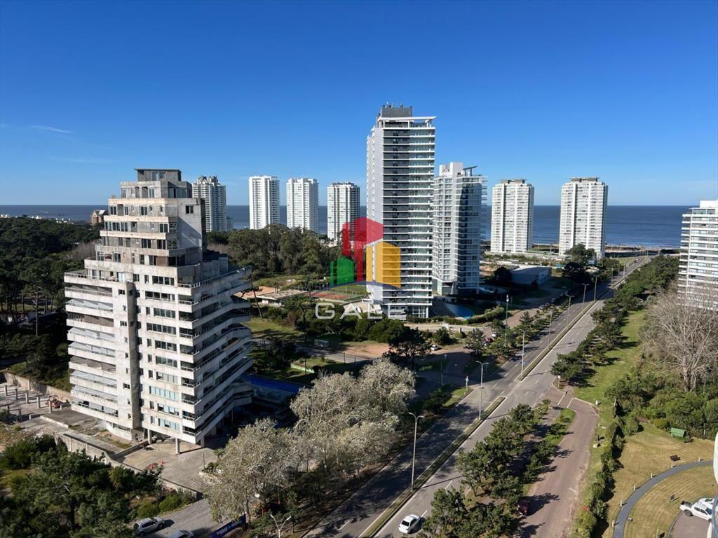 apartamento en venta de 3 dormitorios 3 baños,
