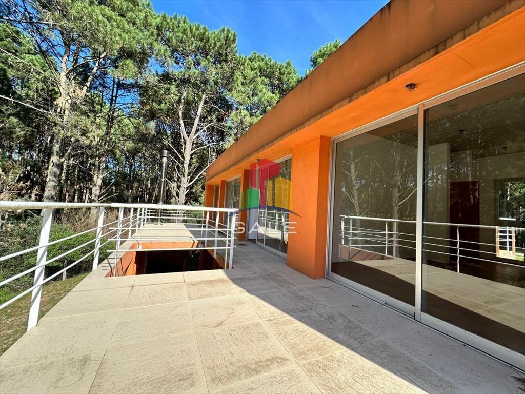 Casa en venta y alquiler anual en Club del Lago -