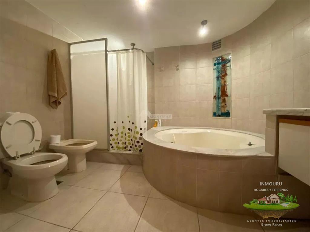 Apartamento en Venta de 5 Dormitorios en Rambla de Punta Ca