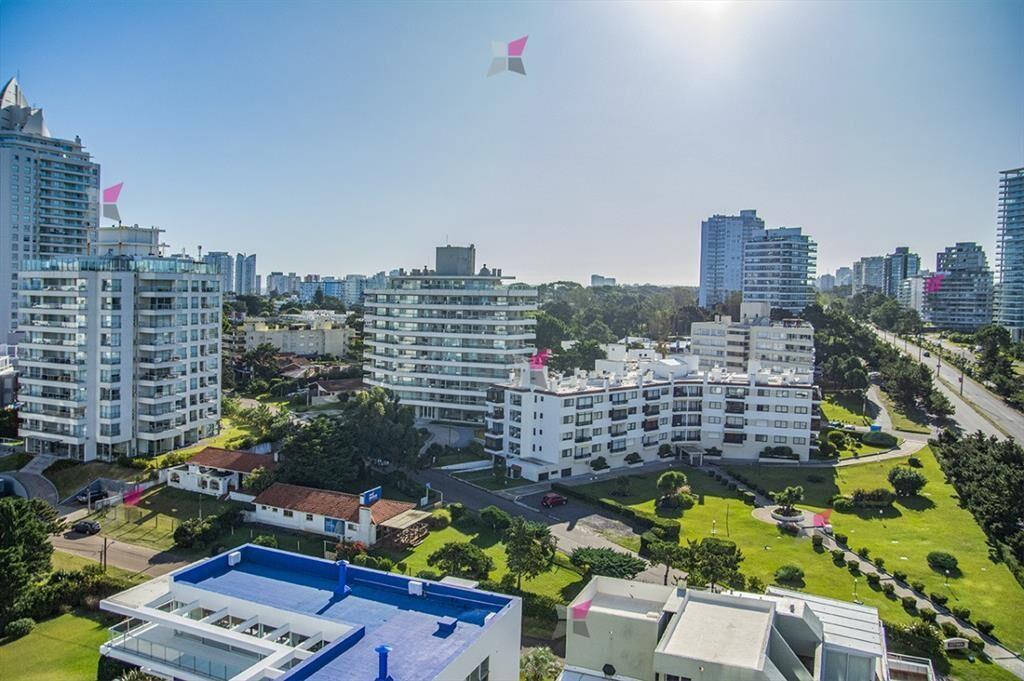 VENTA DE APARTAMENTO DE 3 DORMITORIOS EN EDIFICIO TIBURON P