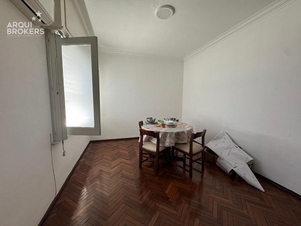 Apartamento de tres dormitorios en venta con renta en Tres