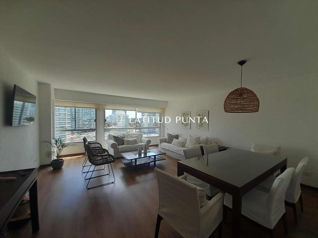 Apartamento a pasos de playa brava