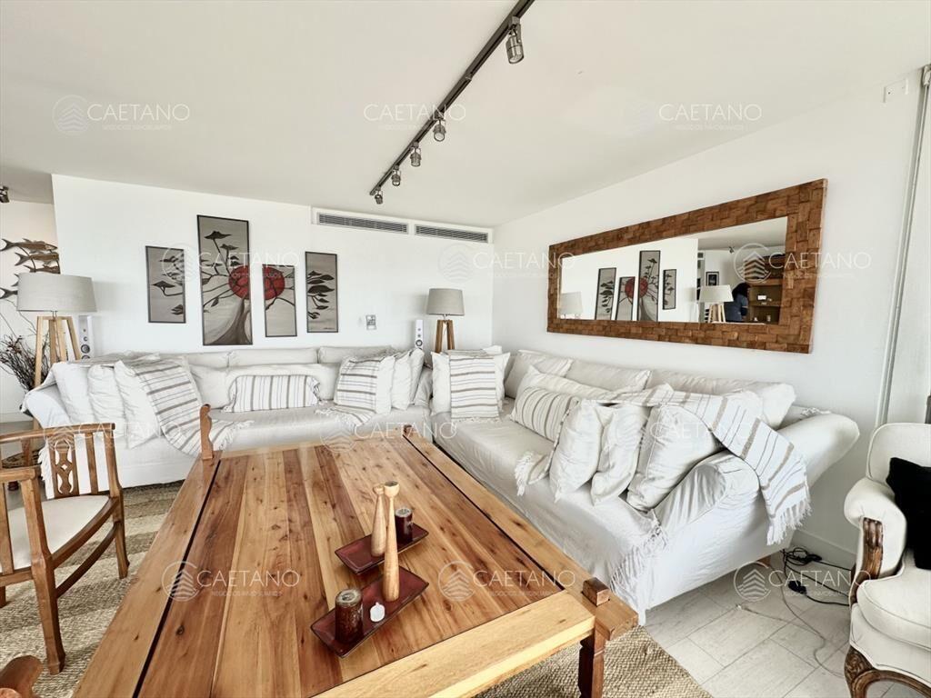 Venta Departamento Semi Piso - 5 Dormitorios + -