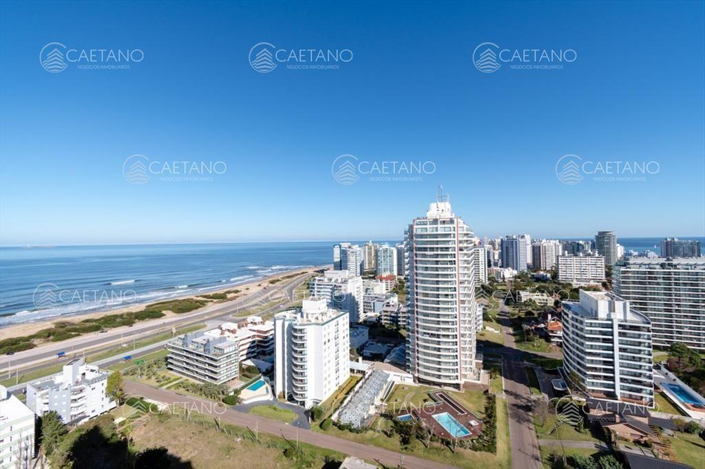 Apartamento de 2 Dormitorios en Playa Brava con Vista al Ma
