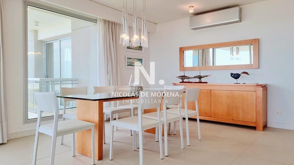 Apartamento esquinero en primera linea de la 4