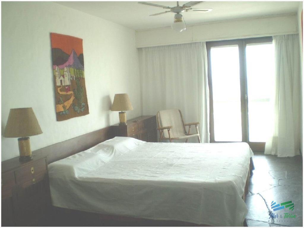 Apartamento de 3 dormitorios frente al mar en y