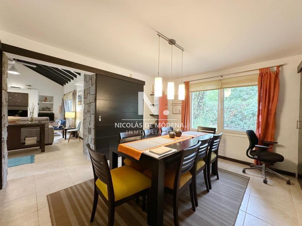 Vende impecable casa de 2 plantas, de 3 en de del