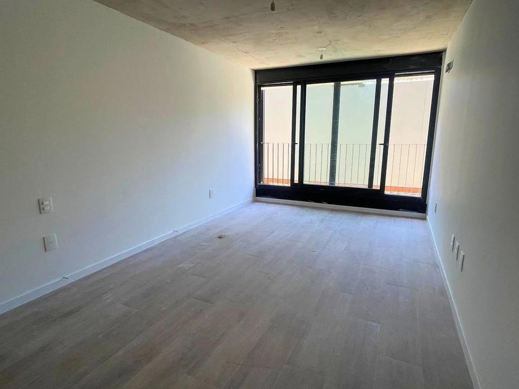 Venta de apartamento dúplex de 1 dormitorio con cochera en A
