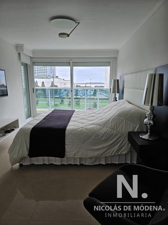 Apartamento en venta de 3 dormitorios en Punta del Este