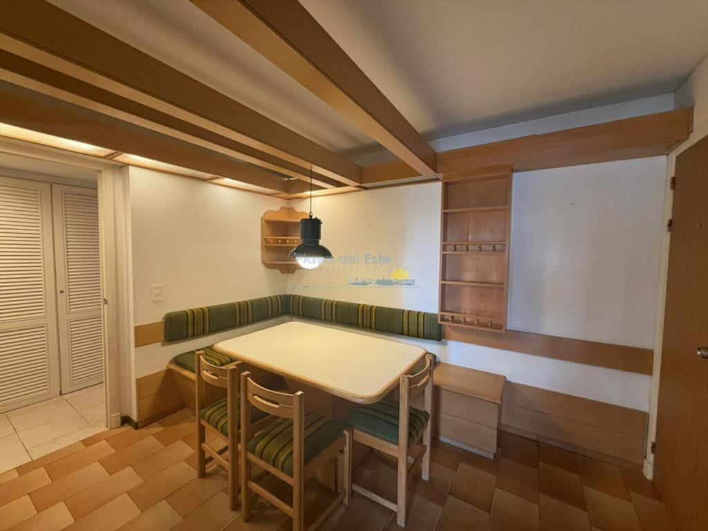 Apartamento de 3 dormitorios en alquiler anual e