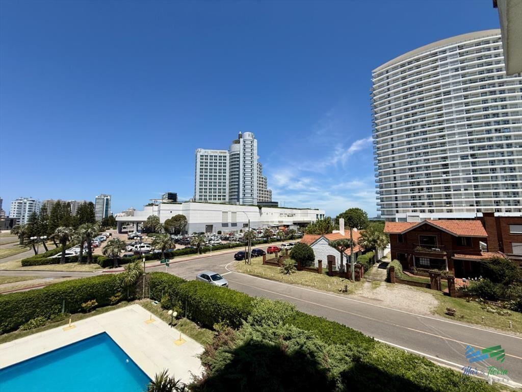 En venta apartamento 3 dormitorios en playa cerca