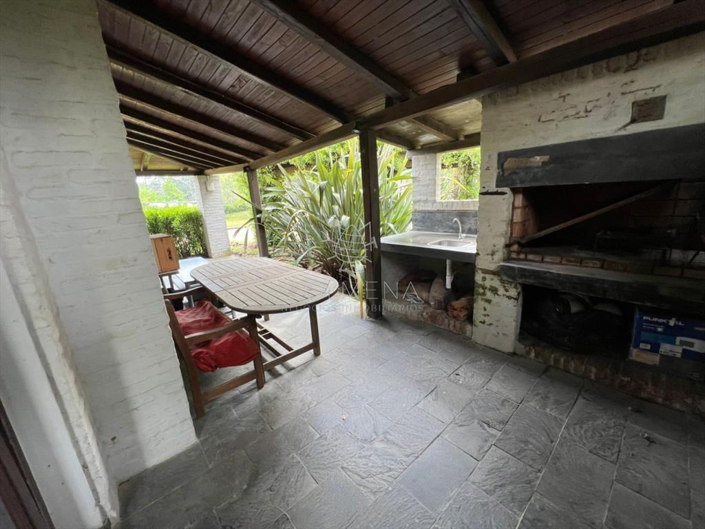 Casa en Barrio privado con piscina y cancha de