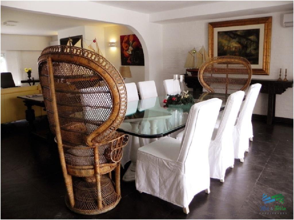 En venta casa 4 dormitorios con piscina, la Punta
