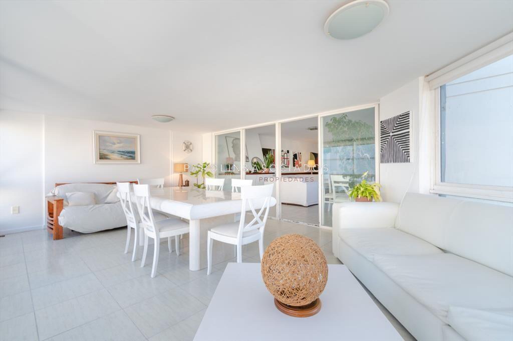 Apartamento en venta de 4 dormitorios en Punta del Este.