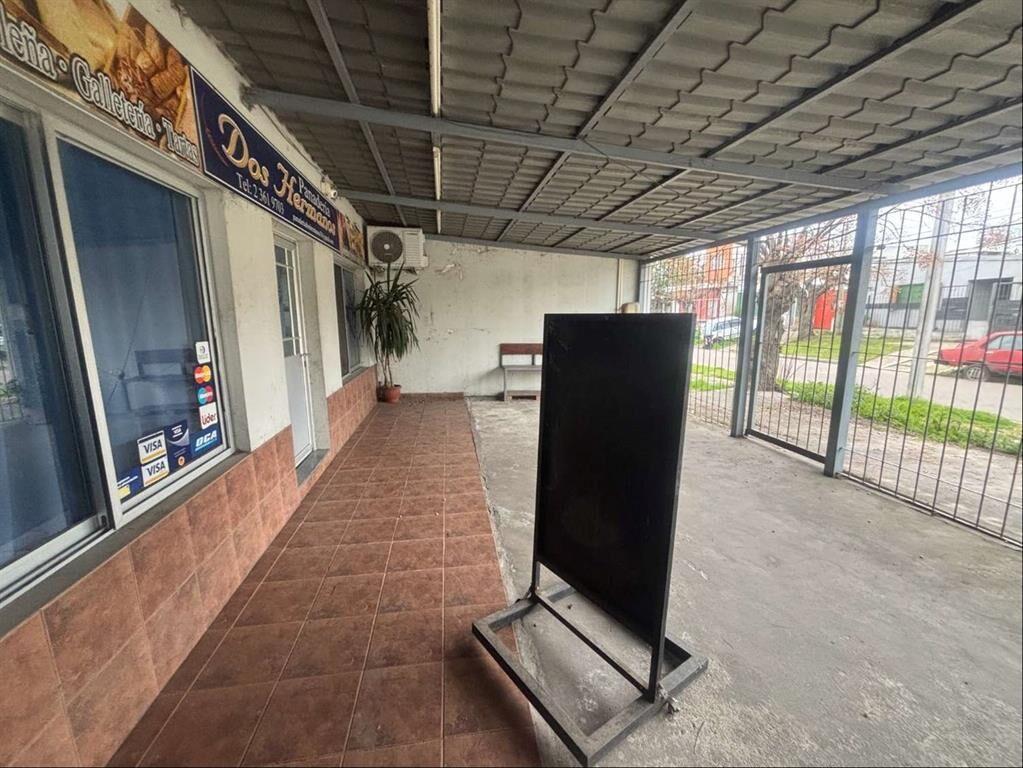 Muy buen local comercial en La Paz.