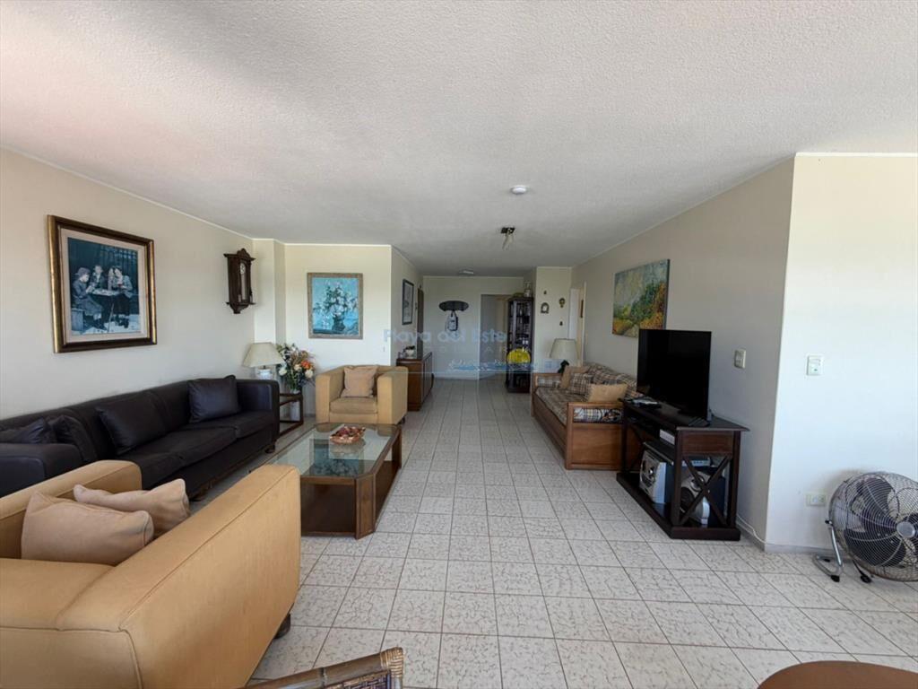 Apartamento en venta de 2 dormitorios y servicio