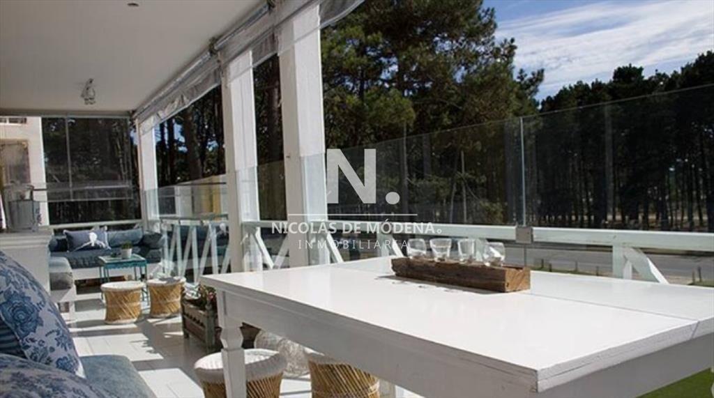 Apartamento de 2 dormitorios a la venta en Punta