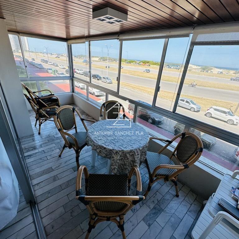 Apartamento en venta, primera linea de la playa brava