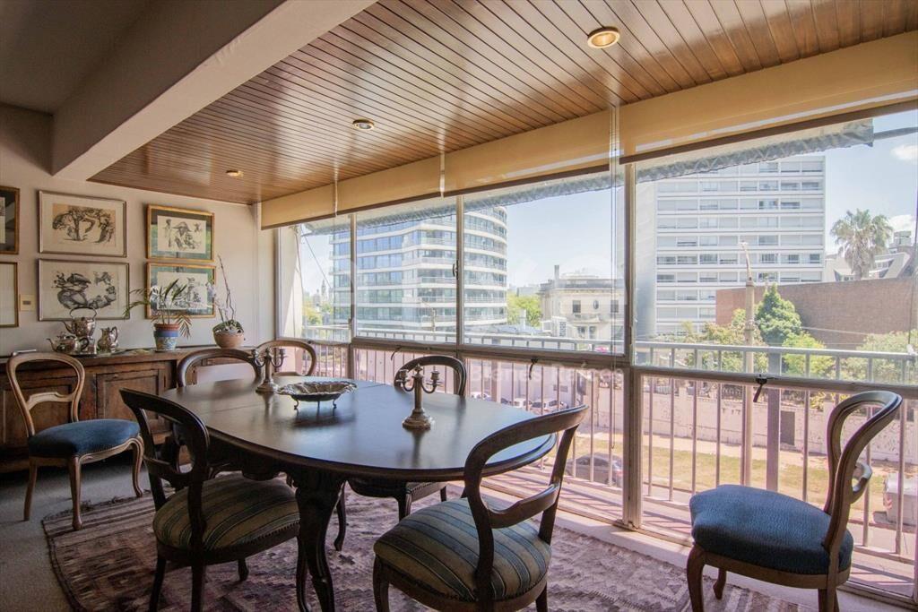 Apartamento esquinero en Venta Pocitos...