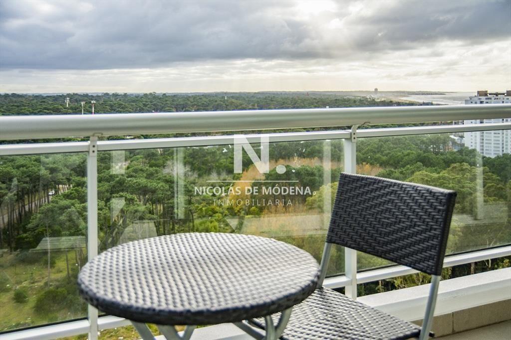Departamento en piso alto en venta. Torre One.