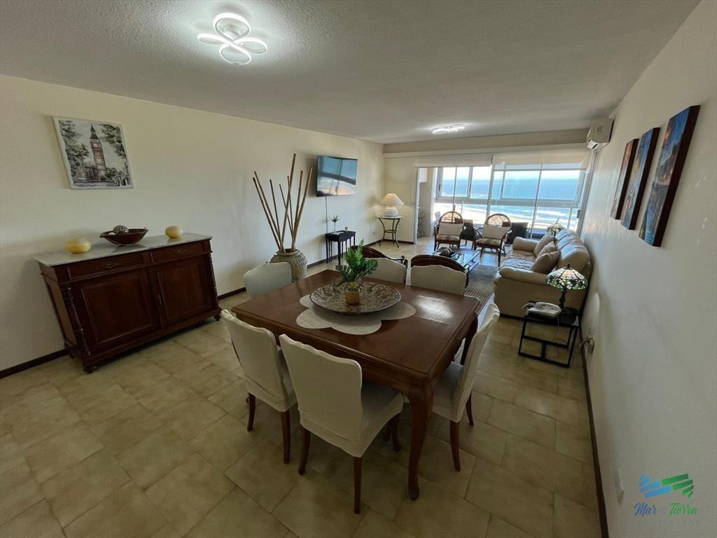 Apartamento en alquiler de 3 dormitorios en Primera Linea d
