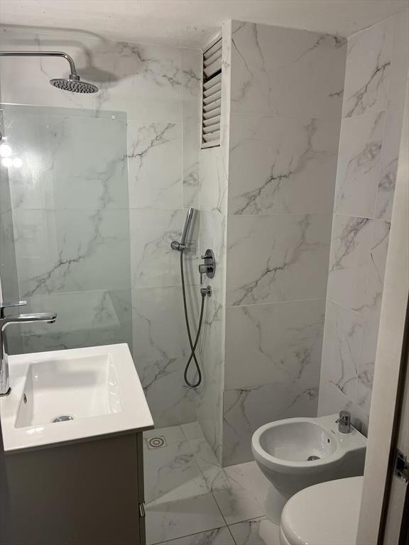 Alquiler apartamento 3 dormitorios Pocitos Rambla (muebles)