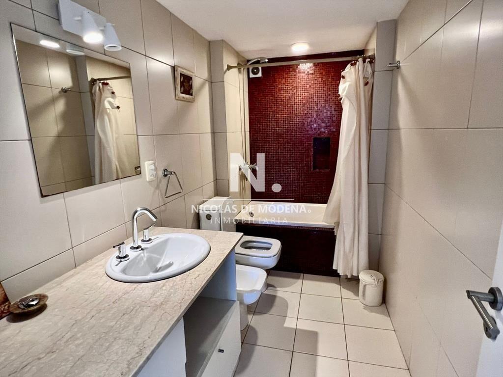 Vende Lujoso departamento de 4 suites en Brava