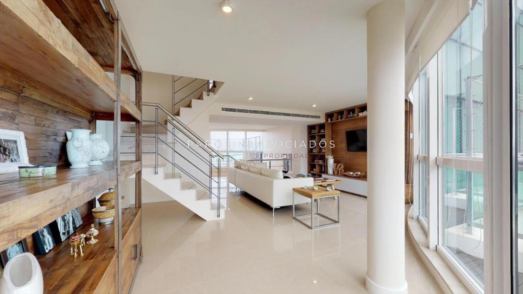 Penthouse en venta de 4 dormitorios en torre del