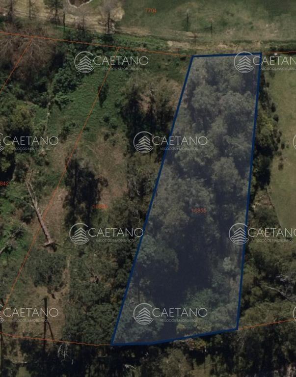 Terreno de gran superficie sobre la cancha de