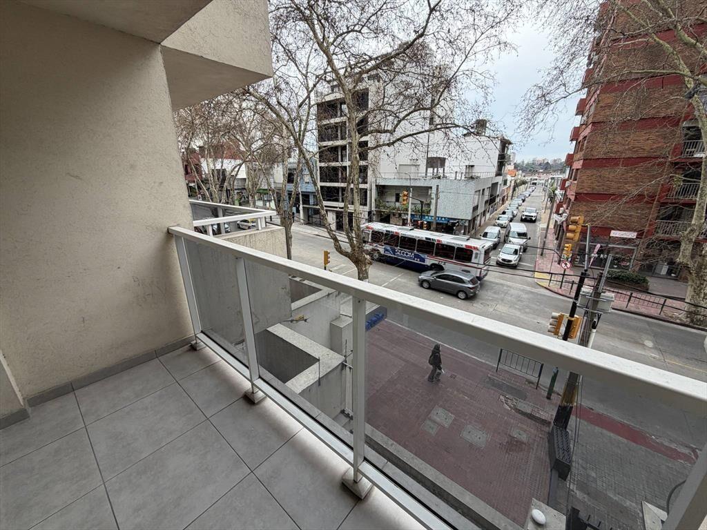 Alquiler Apartamento Dos Dormitorios con balcón en Pocitos